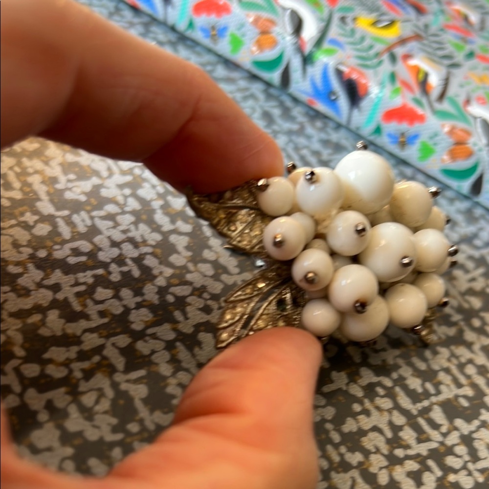 Mariam Haskell (?) white glass and studded unsigned bracelet and brooch - Picture 7 of 16